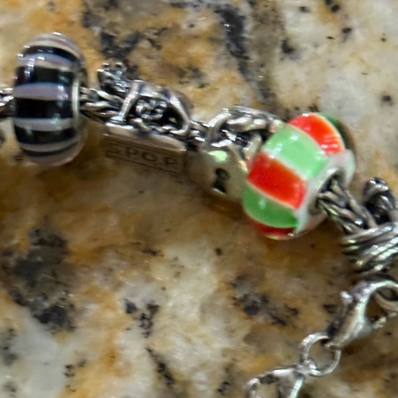 Rare & Retired Pieces.Beautiful bracelet with special charms. - Picture 5 of 16